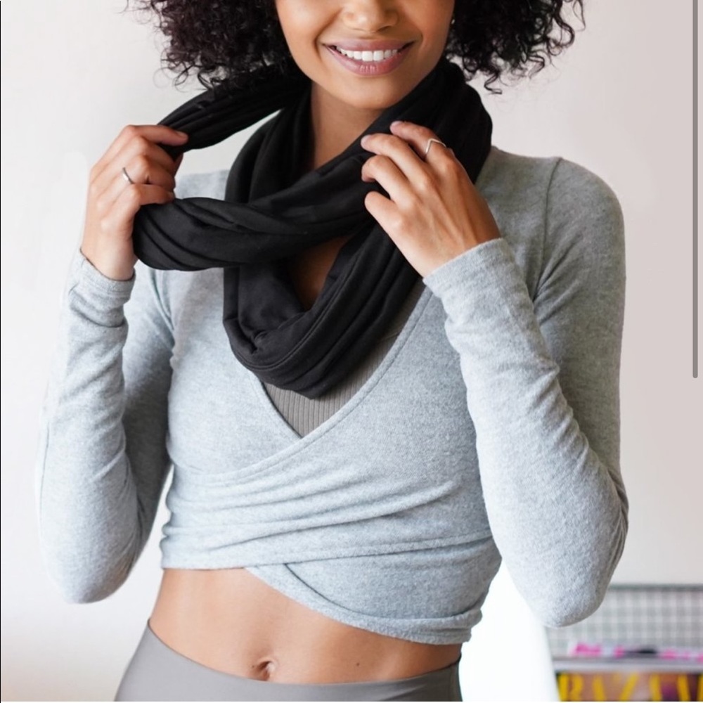 NWT Beyond Yoga Pocket Infinity Scarf One Size NEW